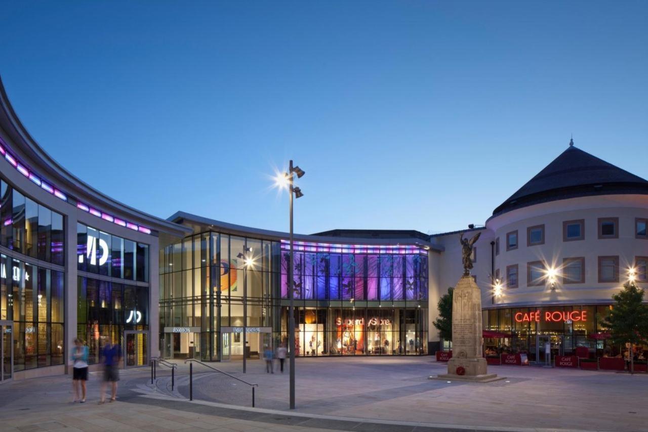 Cloud9Sa At Woking Central Buitenkant foto
